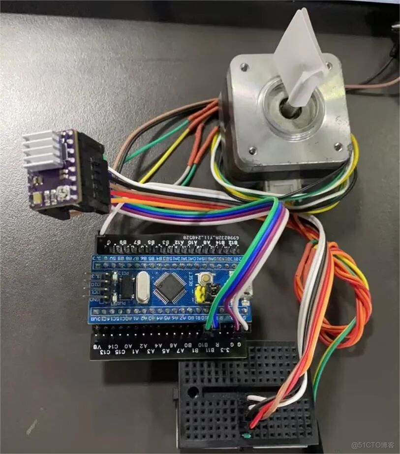 馬達驅動芯片核心邏輯：從信號到動力的“功率放大密碼”_單片機