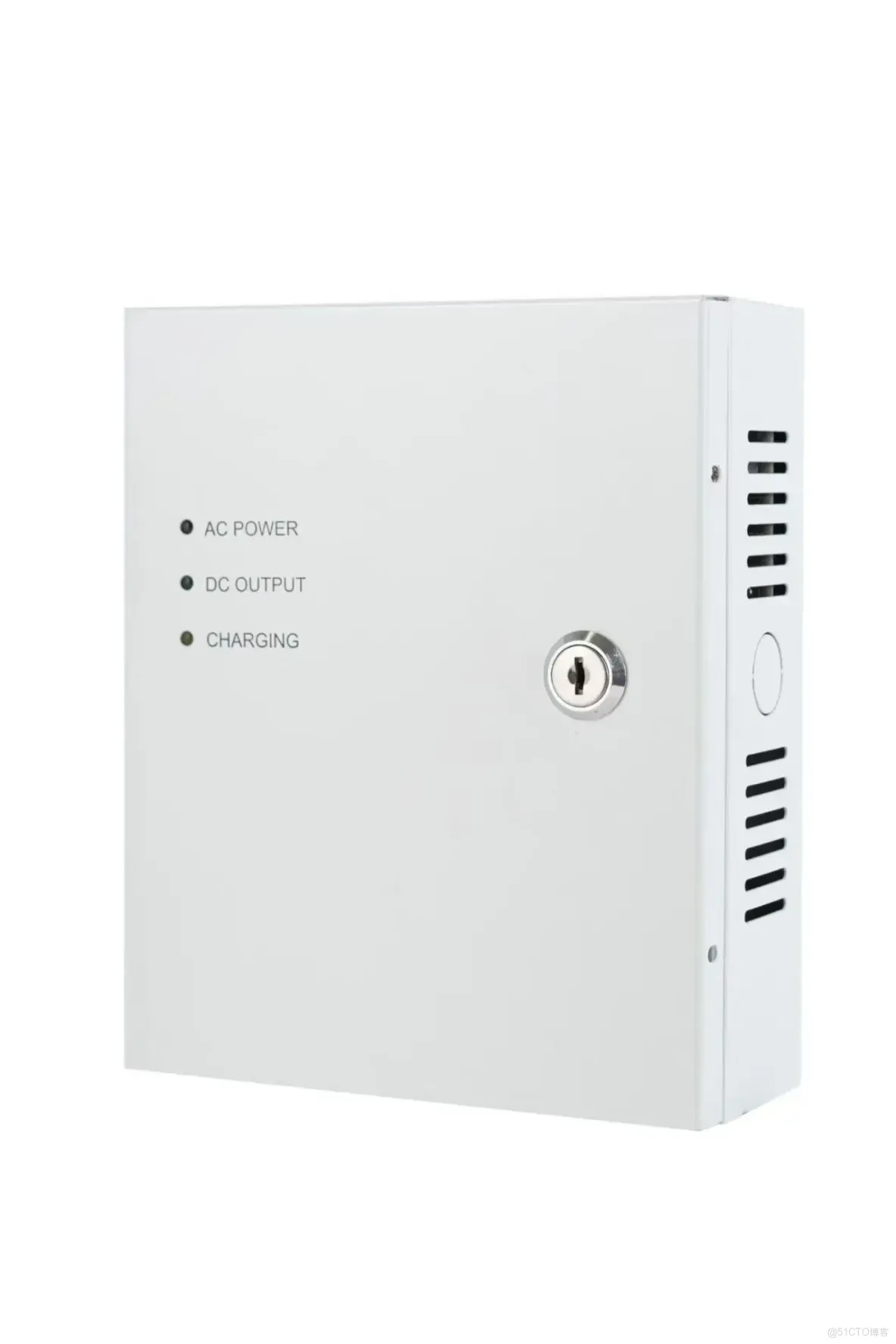 智能一卡（碼、臉）通系統通過整合門禁、梯控、消費、訪客、停車場等多個子系統，實現了一卡一庫一平台的管理模式。系統支持多種識別方式，包括人臉、QR、刷卡、指紋、虹膜、靜脈等，確保系統的高安全性_門禁一卡通