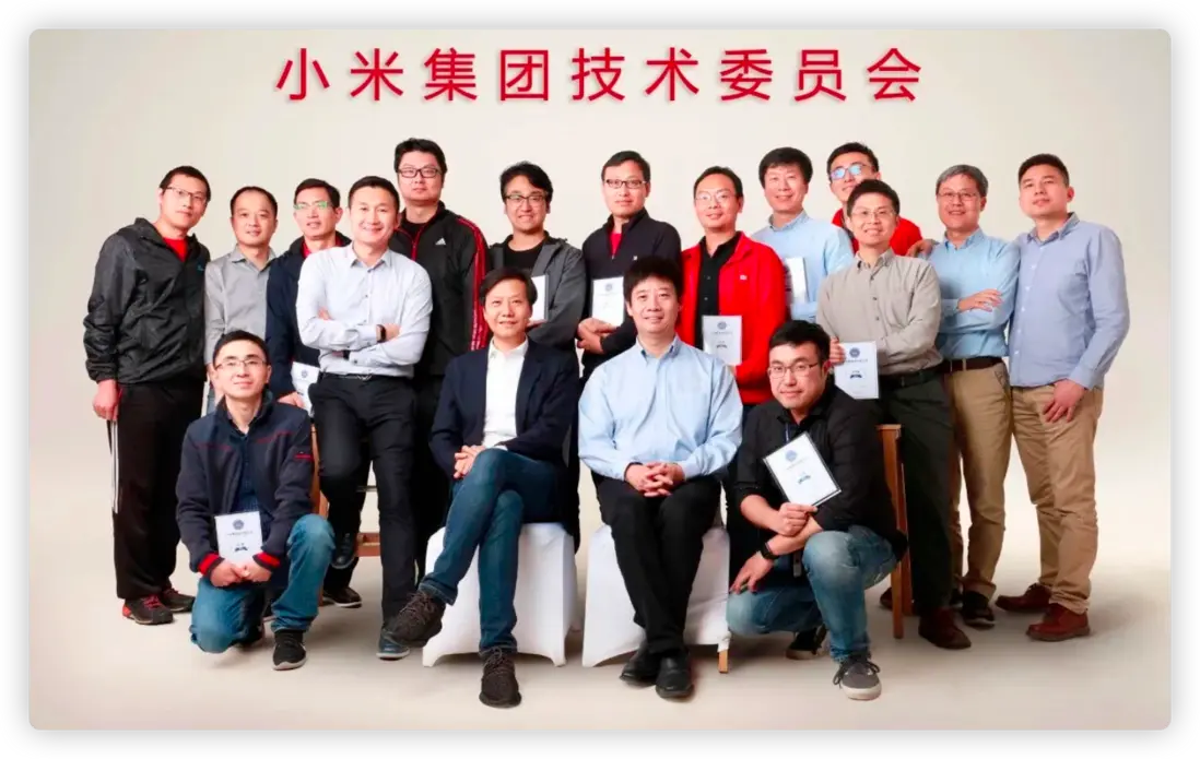 崔寶秋（第一排右二）