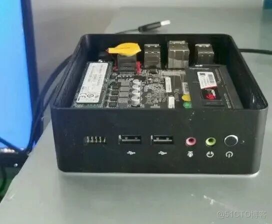 鹹魚大量流出199元洋垃圾NAS小主機，板載AMD 300U核顯神U，m2+2.5寸SATA雙盤位，支持4k解析輸出！_架構設計_06
