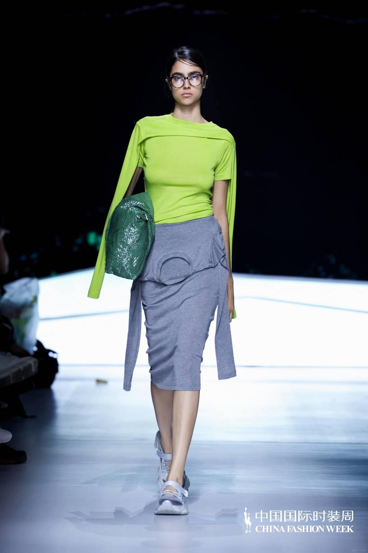 輕啓未來 李未可AI眼鏡亮相中國國際時裝週 定義“鈦輕盈”時尚科技新標杆_羣體智能_04