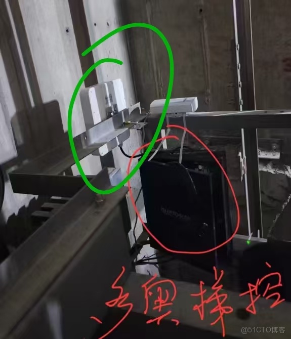 多奧方案通過智能梯控系統與機器人之間的緊密協作，實現了機器人自主乘梯的智能化、高效化，為智慧建築的發展提供了有力支持。我們期待與各方合作伙伴攜手共進，共同推動智能機器人乘梯控制技術的創新與應用。_機器狗_06